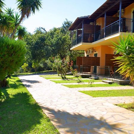 Krystallia Apartments Дассия Экстерьер фото