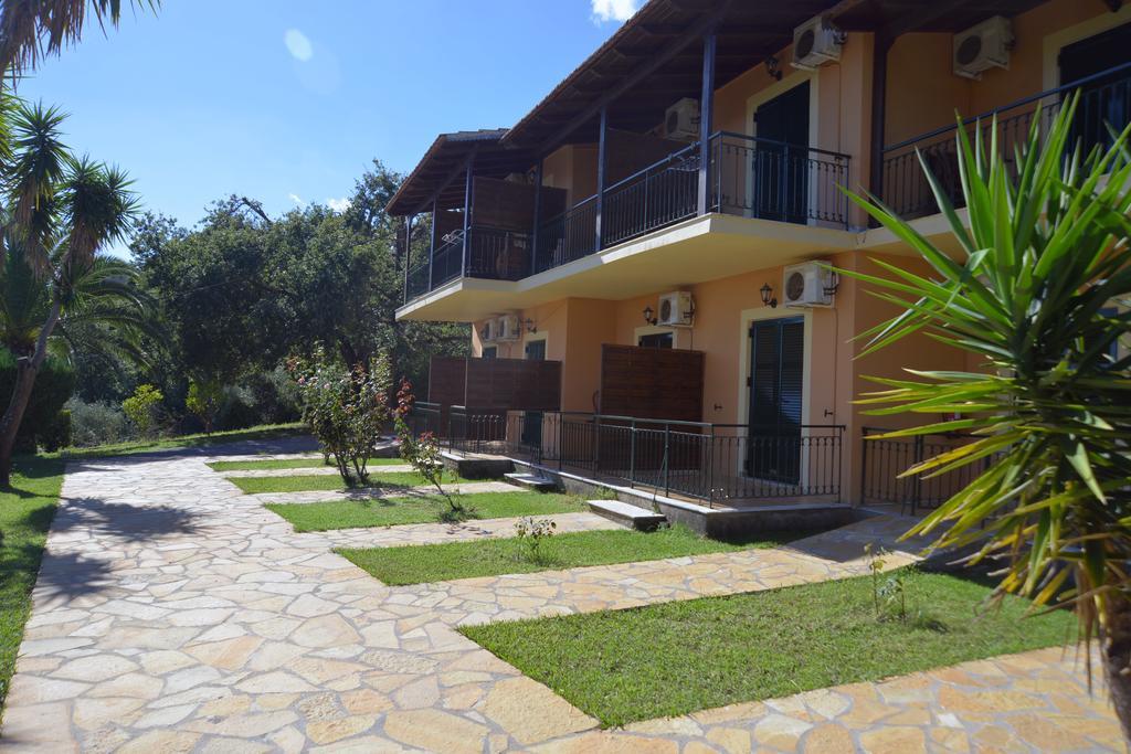Krystallia Apartments Дассия Экстерьер фото